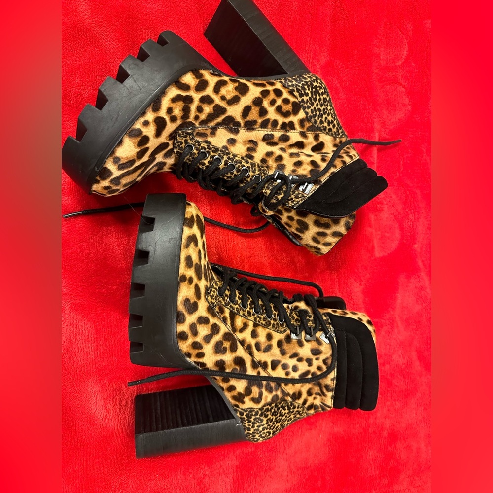 Gianni Bini Animal print platform booties - Size 6